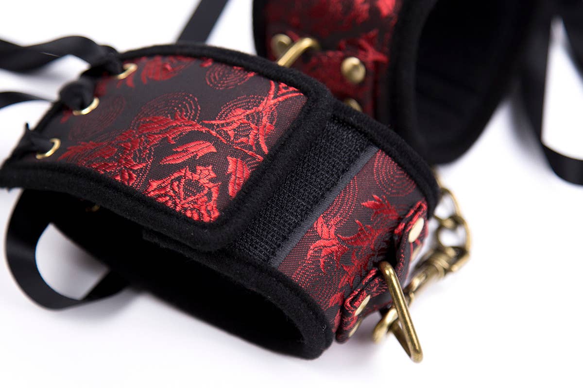 Tourtiwi - Vente Sex toys - Ensemble de bijoux sexuels imprimés menottes et attaches de pieds7