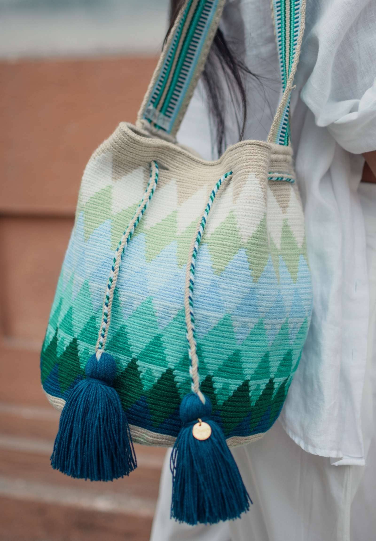 Lombia + Co. – Großhandel Umhängetasche - Damen – Traditionelle, meistverkaufte WAYUU-Tasche (Pfauengröße L)5