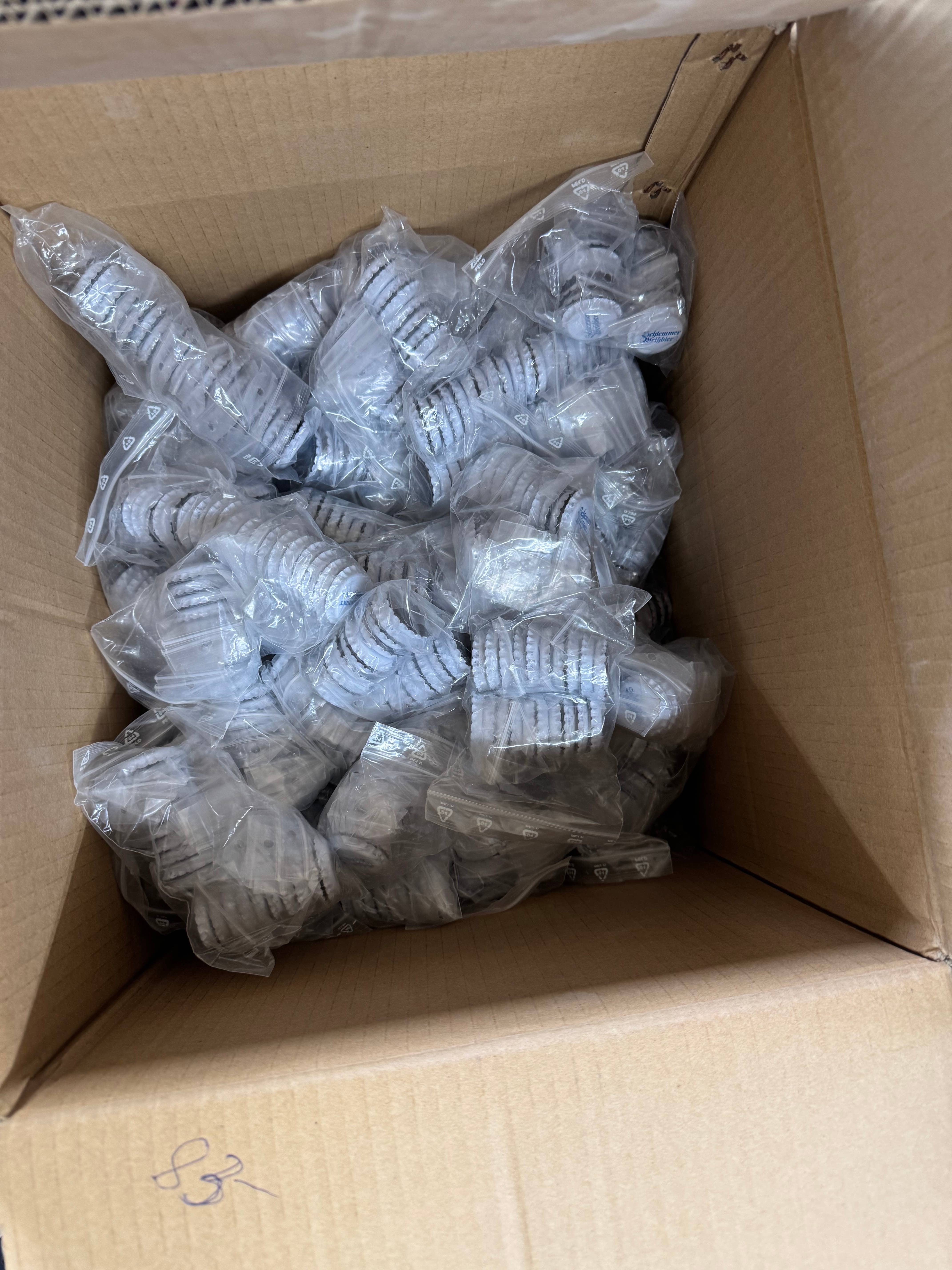 Salzmann Restwaren GmbH - Wholesale Magnet - Gourmet Wheat Beer Fridge Magnets, Magnets, Bottle Caps6