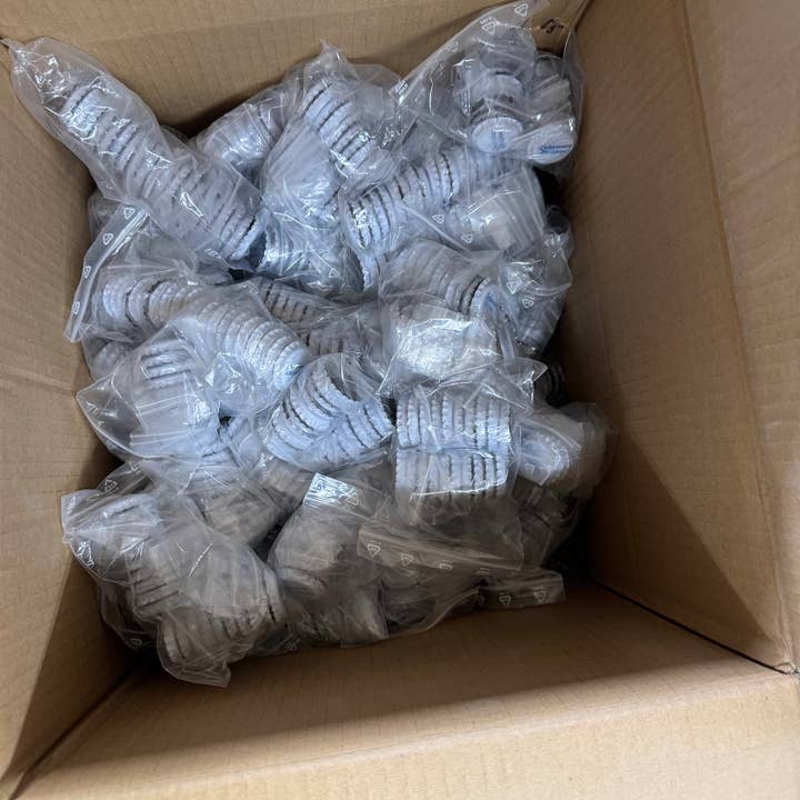 Salzmann Restwaren GmbH - Wholesale Magnet - Gourmet Wheat Beer Fridge Magnets, Magnets, Bottle Caps6