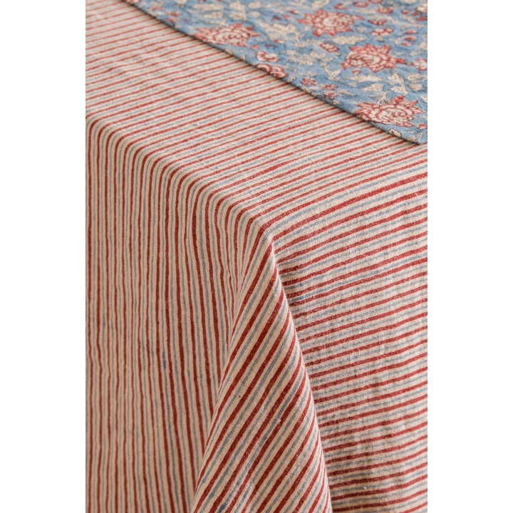 Live Linen – wholesale Tablecloth – Printed Vasara Linen Tablecloth – Entertaining Guests2