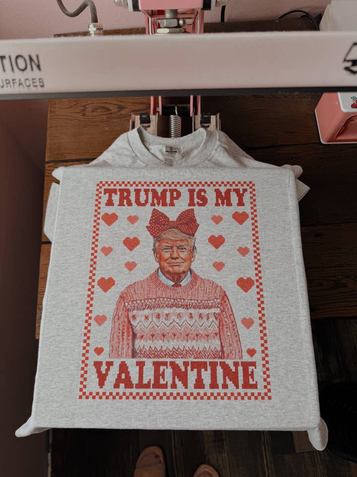 TRUMP EST MON VALENTIN pour la vente par Western Vintage Babe
