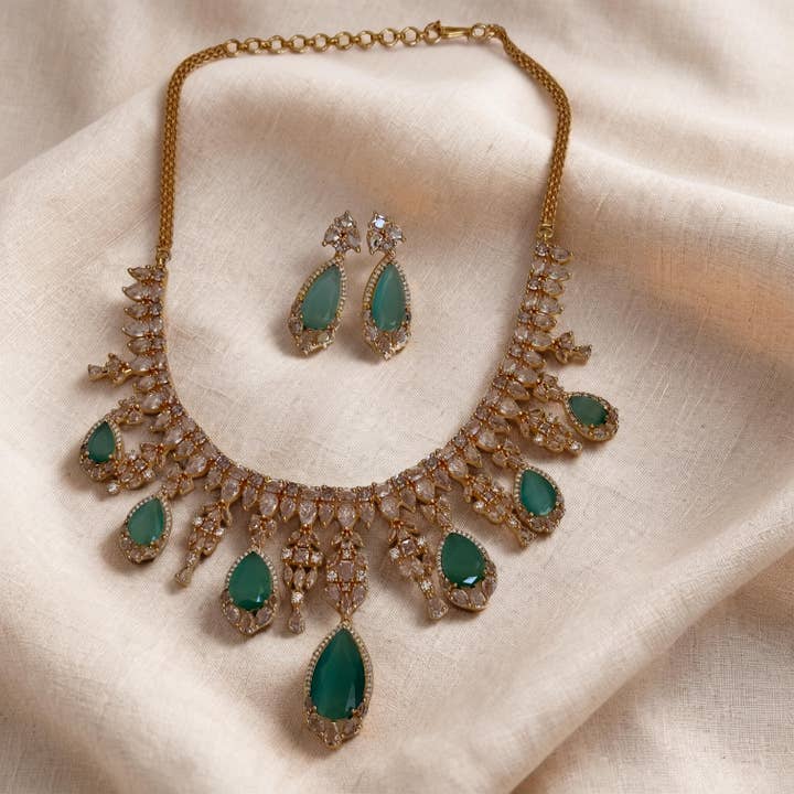 Conjunto de Colar Kundan Inveja de Esmeralda por atacado de Vinnis Jewelry