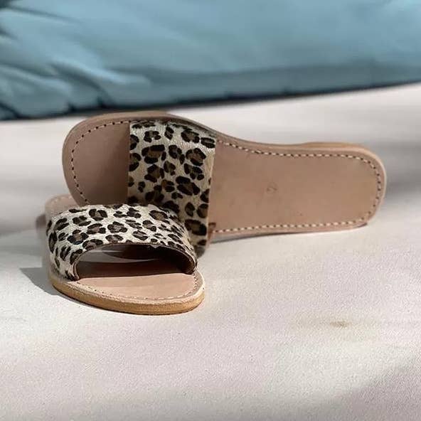 Collection élégante de sandales en cuir - Léopard pour la vente par MIRAMAR Store