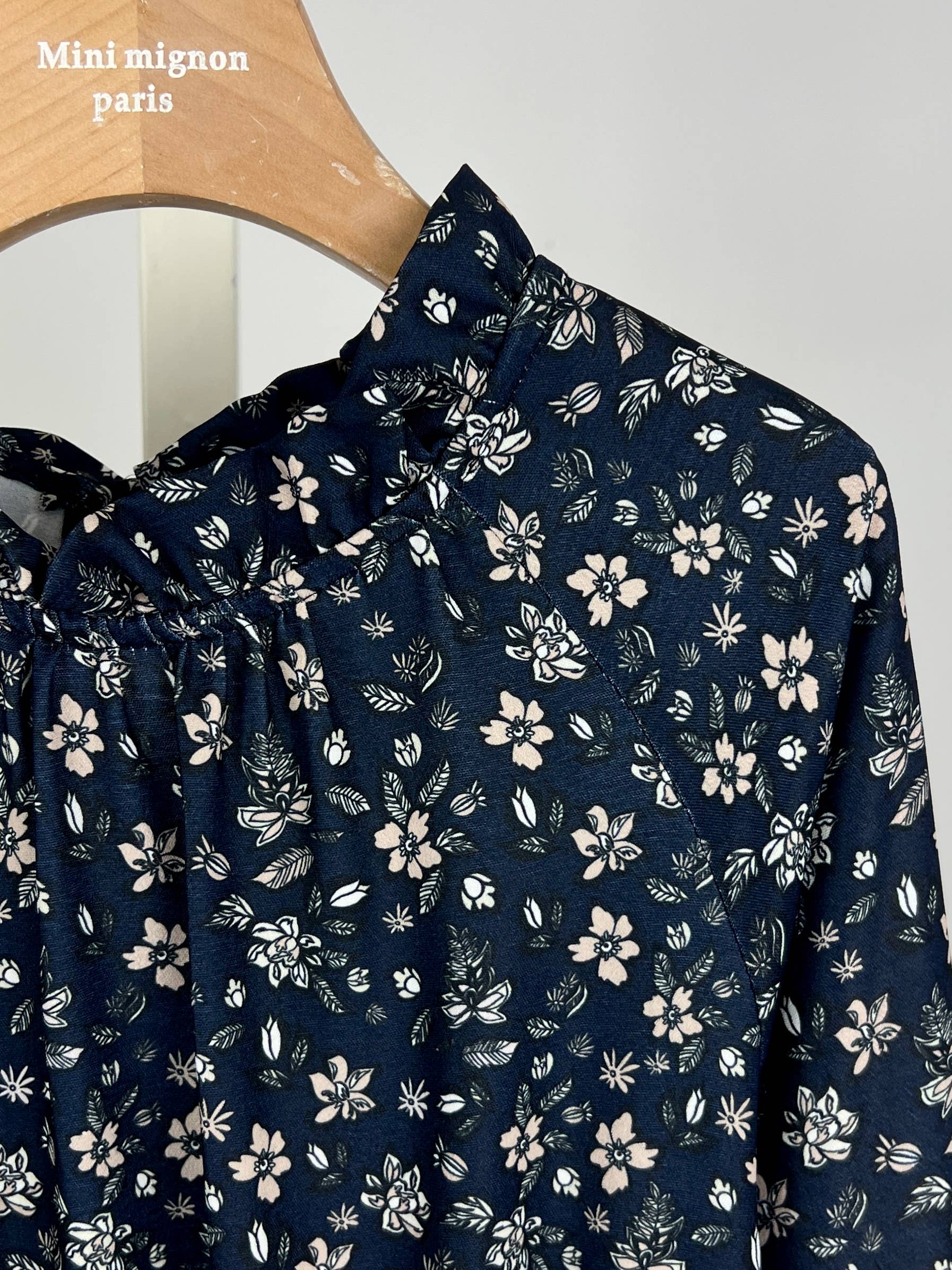 MINI MIGNON PARIS - Vendita all'ingrosso Vestito - Bambini - Abito da ragazza con vita elasticizzata e maniche lunghe con stampa floreale7