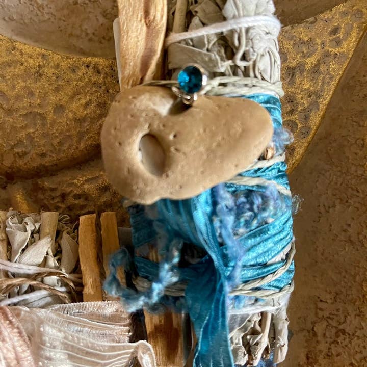 Bodhi Leaf Market - Wholesale Sage Bundle - Magical Water Energy, Beach Stone Sage Bundles, Gift Sets