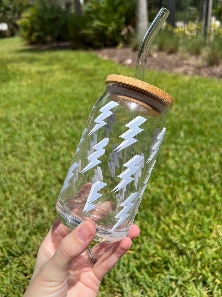 Tasse en verre Lightning Bolt Libbey Can pour la vente par HandmadesByHannahS