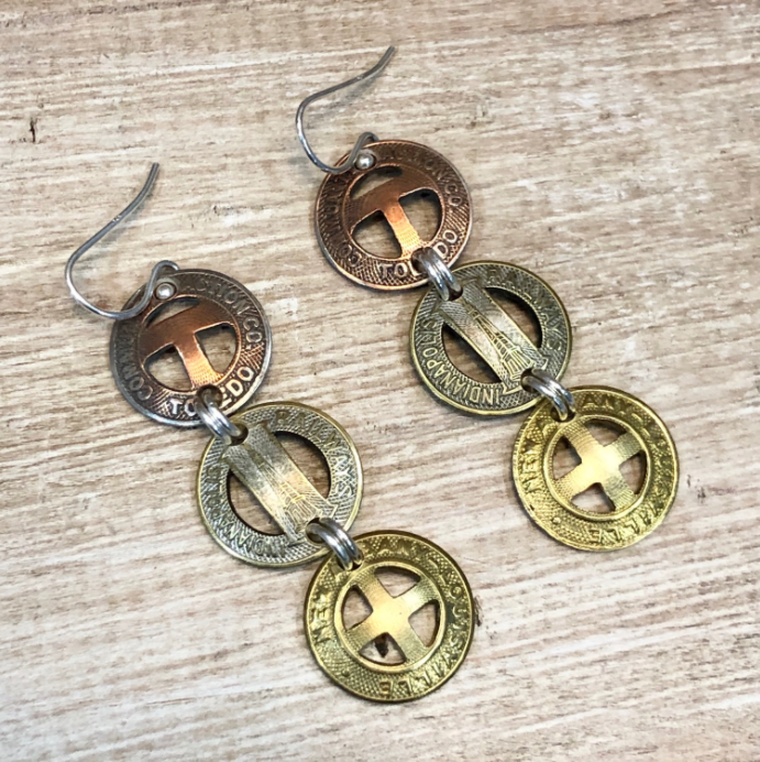 Lorraine Frances Jewelry – Brincos de argola por atacado – Brinco triplo token vintage0