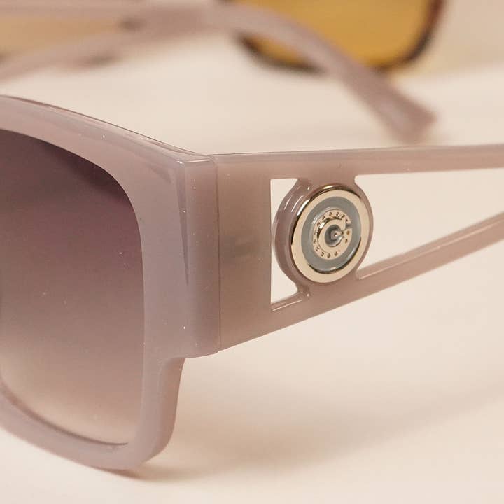 12 COULEURS ASSORTIES Lunettes de soleil carrées Allure Genesis pour femmes en vente sur Faire4