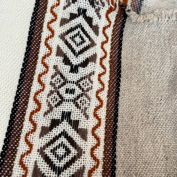 Los Andes Shop - Wholesale Poncho - Unisex - Wool hooded poncho1