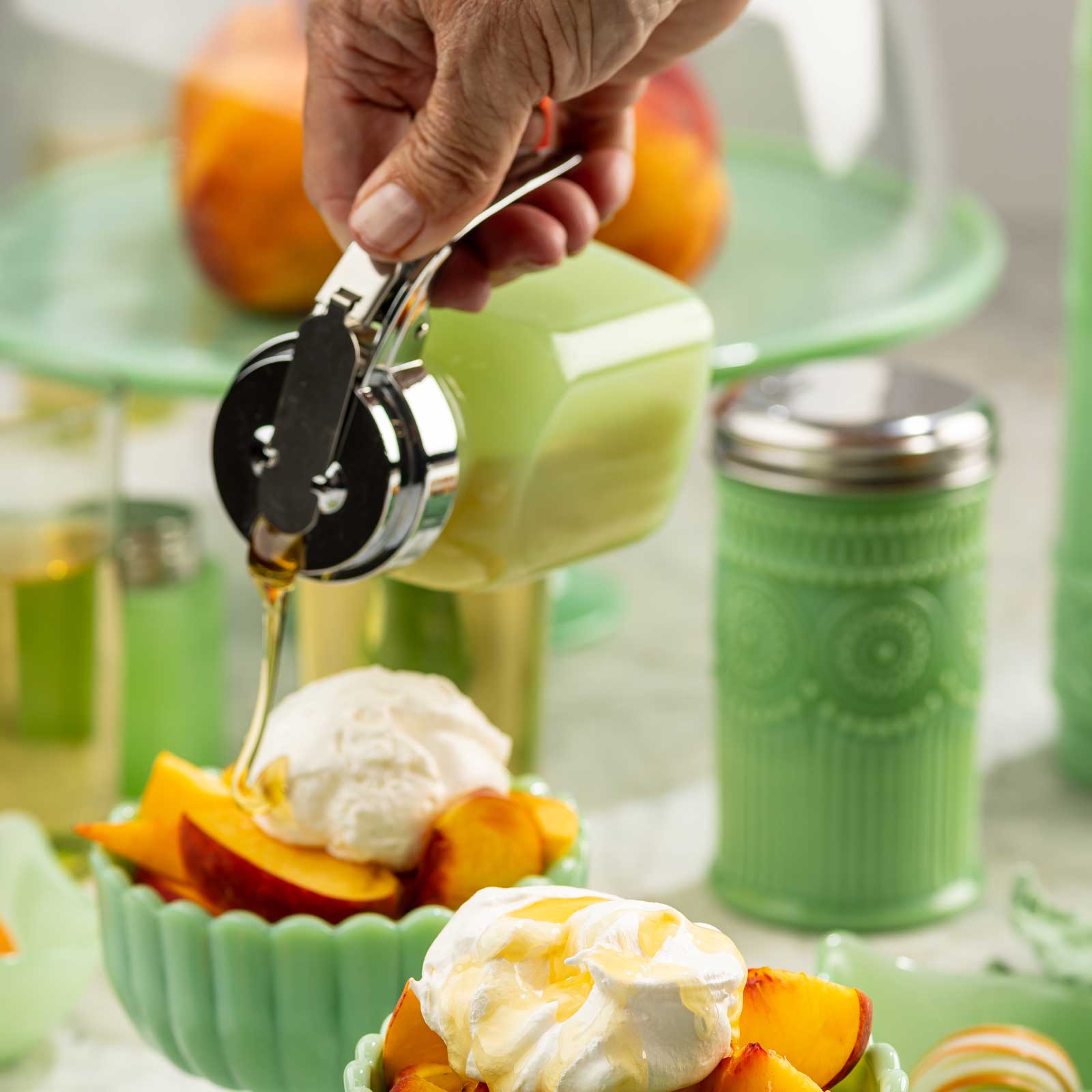 TableCraft Products Company - Vente Distributeur d'huile et de vinaigre - Distributeur de sirop de 6 oz de la collection Jadeite Glass12