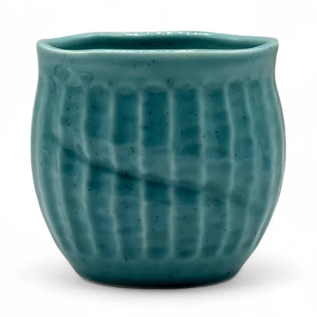 Takoizu Blue Mino-yaki Yunomi von Akira Izumi - Japanische Teetasse für den Großhandel von Inoue Tea