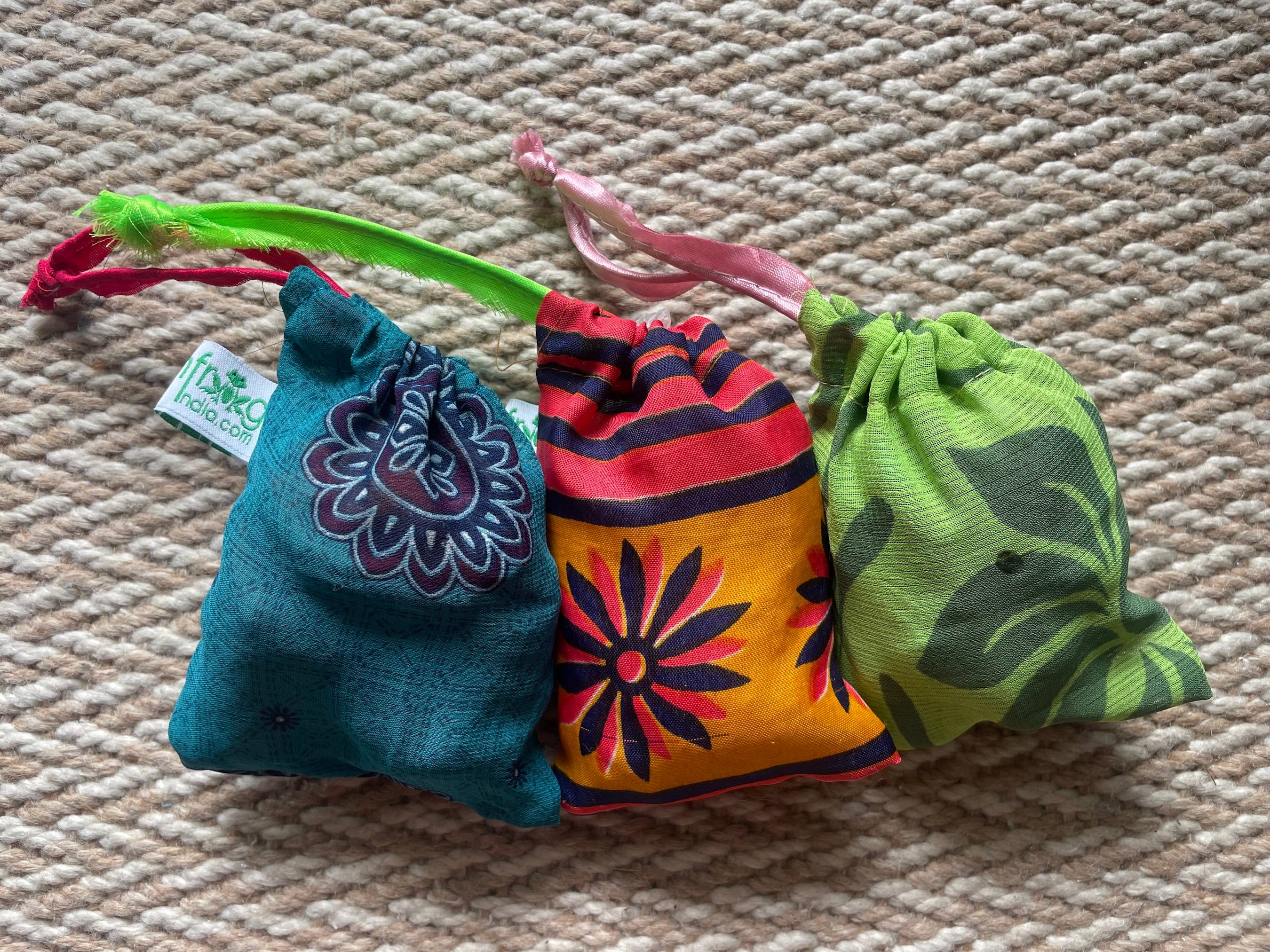 Green Frog India - Wholesale Gift Bag - Upcycled Sari Gift Bags and  Zero Waste Present Wraps0