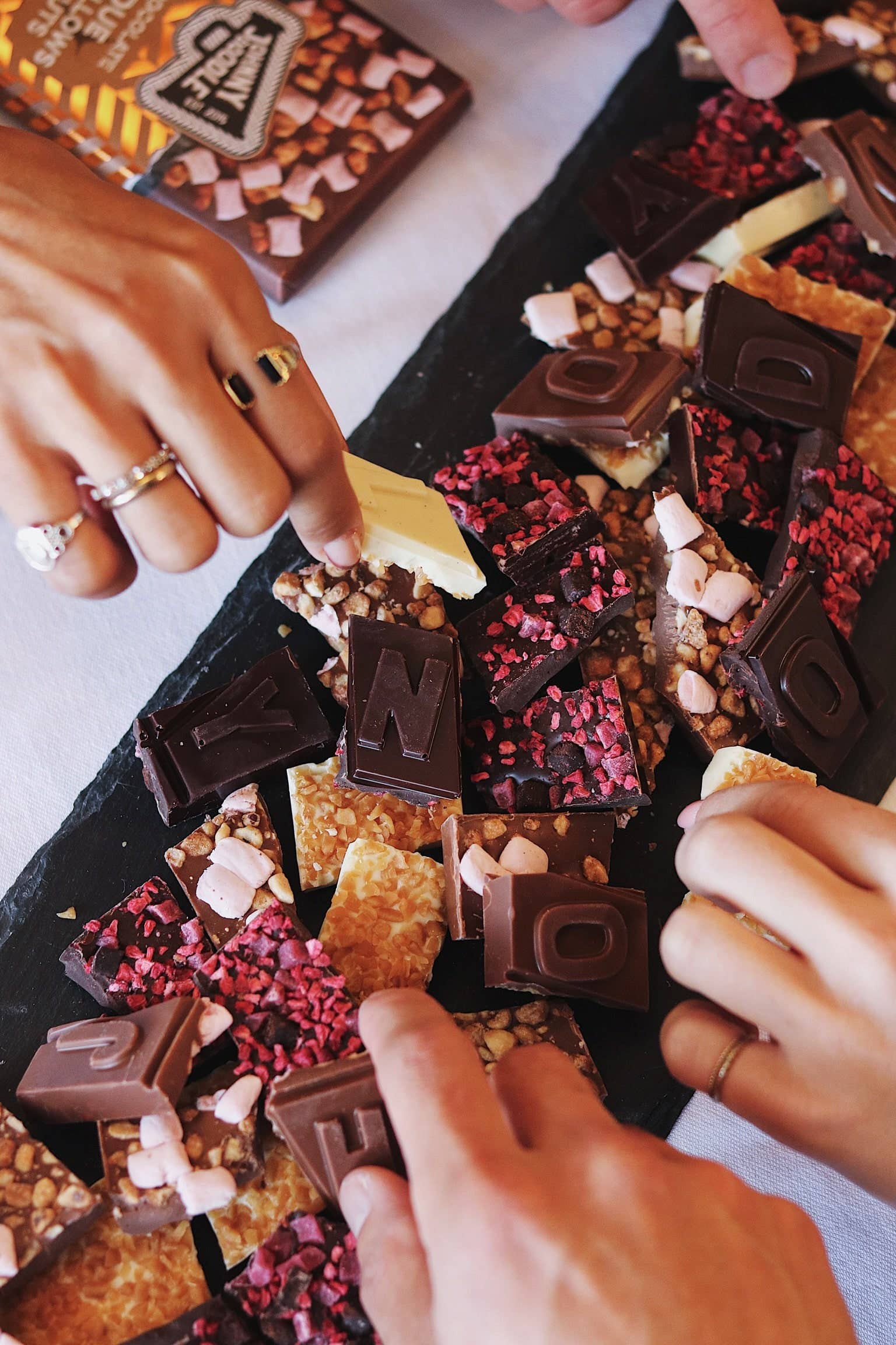 VS Food Online - Johnny Doodle - Vente Barre chocolatée - Barre de chocolat au lait fondue avec guimauves et noisettes - Johnny Doodle2