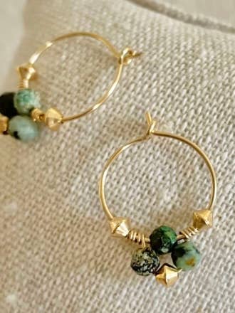 Pendientes mini creoles étnicos Quetzal con turquesa africana para venta al por mayor de L’Instant M créations