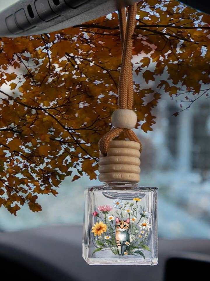 GATO ENTRE FLORES | DIFUSOR DE COCHE para venta al por mayor de A Pleasant Thought