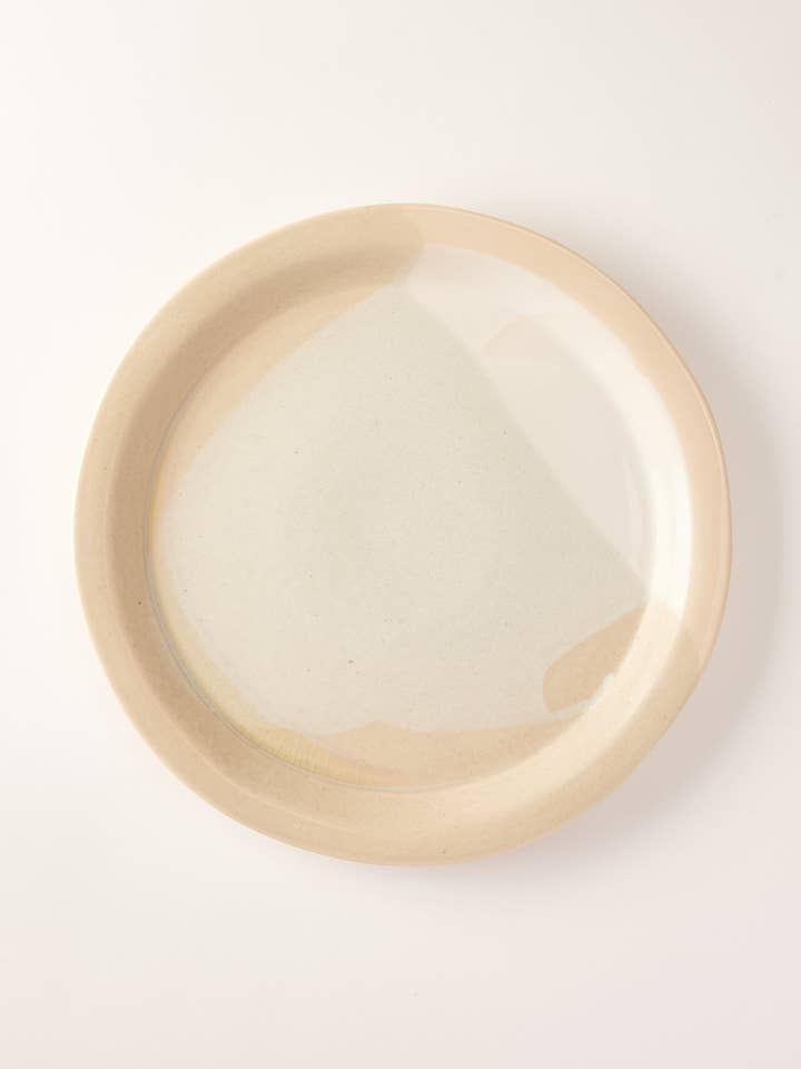 Anastasia's Ashes keramisk middagstallerken med fløde og salvieoverglasur for engroshandel hos Rentrayage
