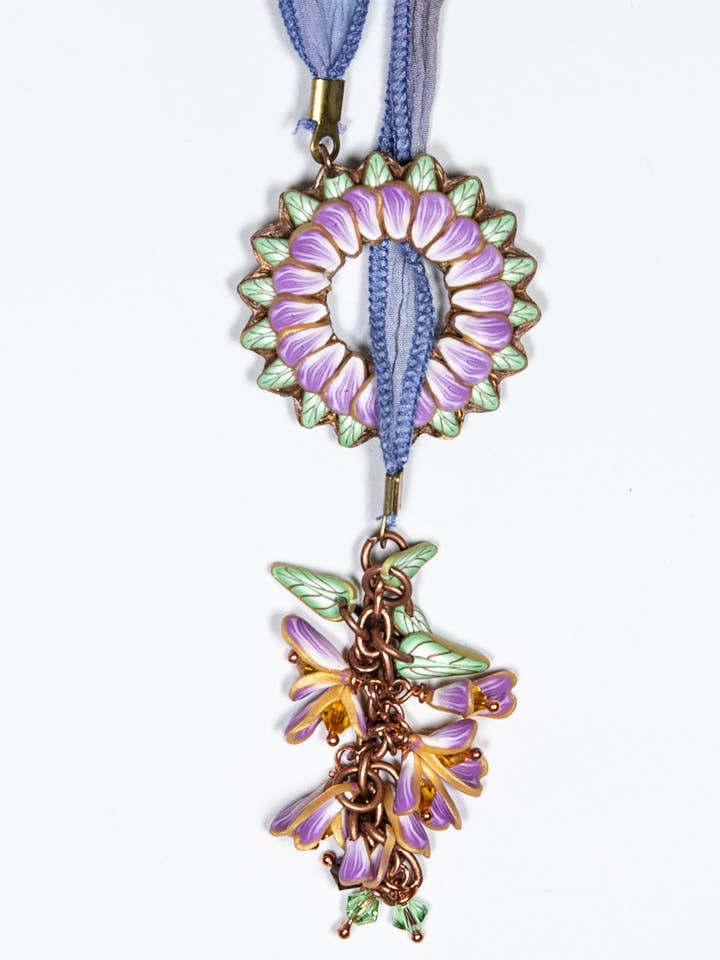 Tasseled Lariat - Wisteria Lane für den Großhandel von Petal Pushers by Janet Pitcher