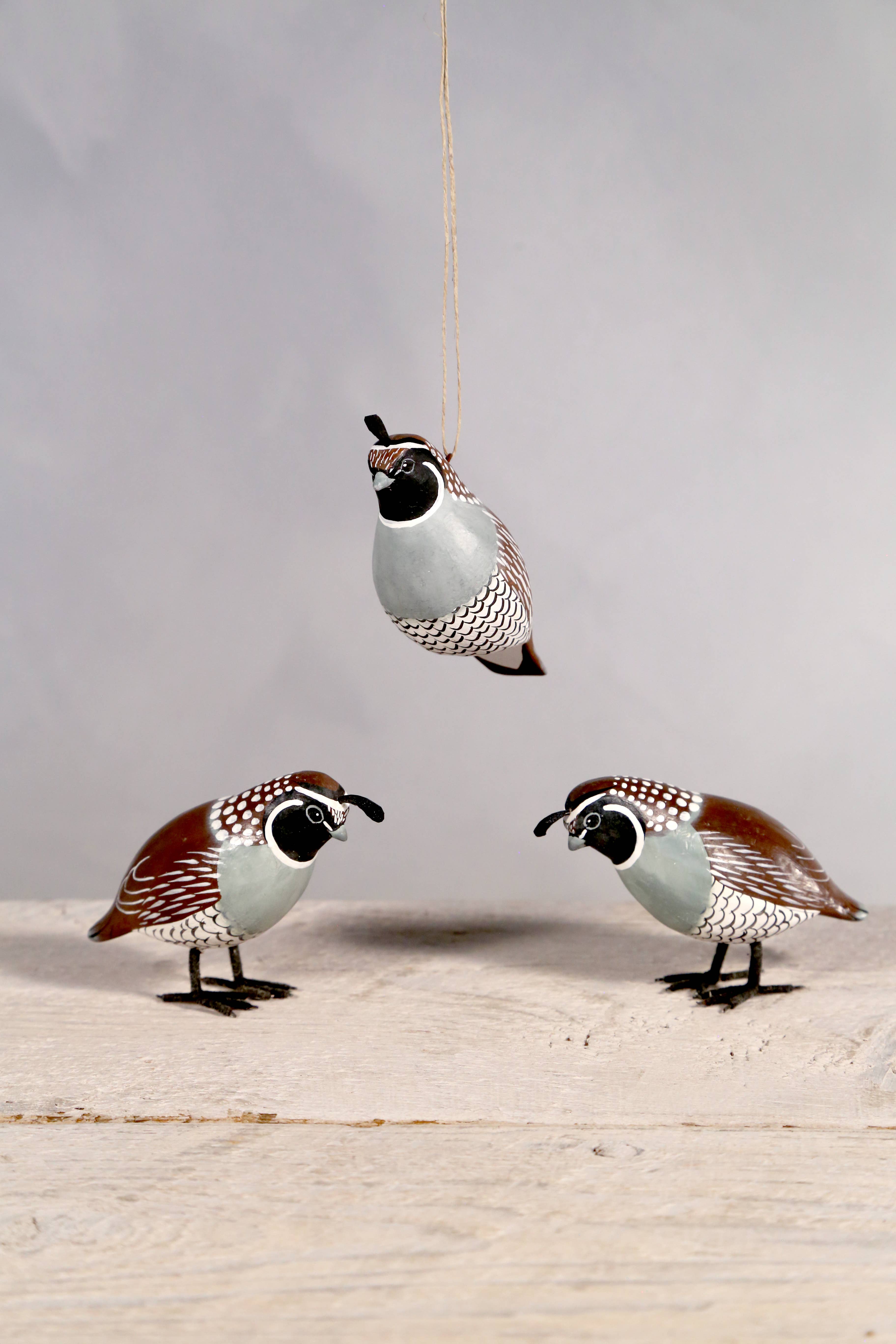 Aviologie - Vente Objets de décoration - Caille à suspendre, 2,5 po de haut, ornement en bois sculpté1