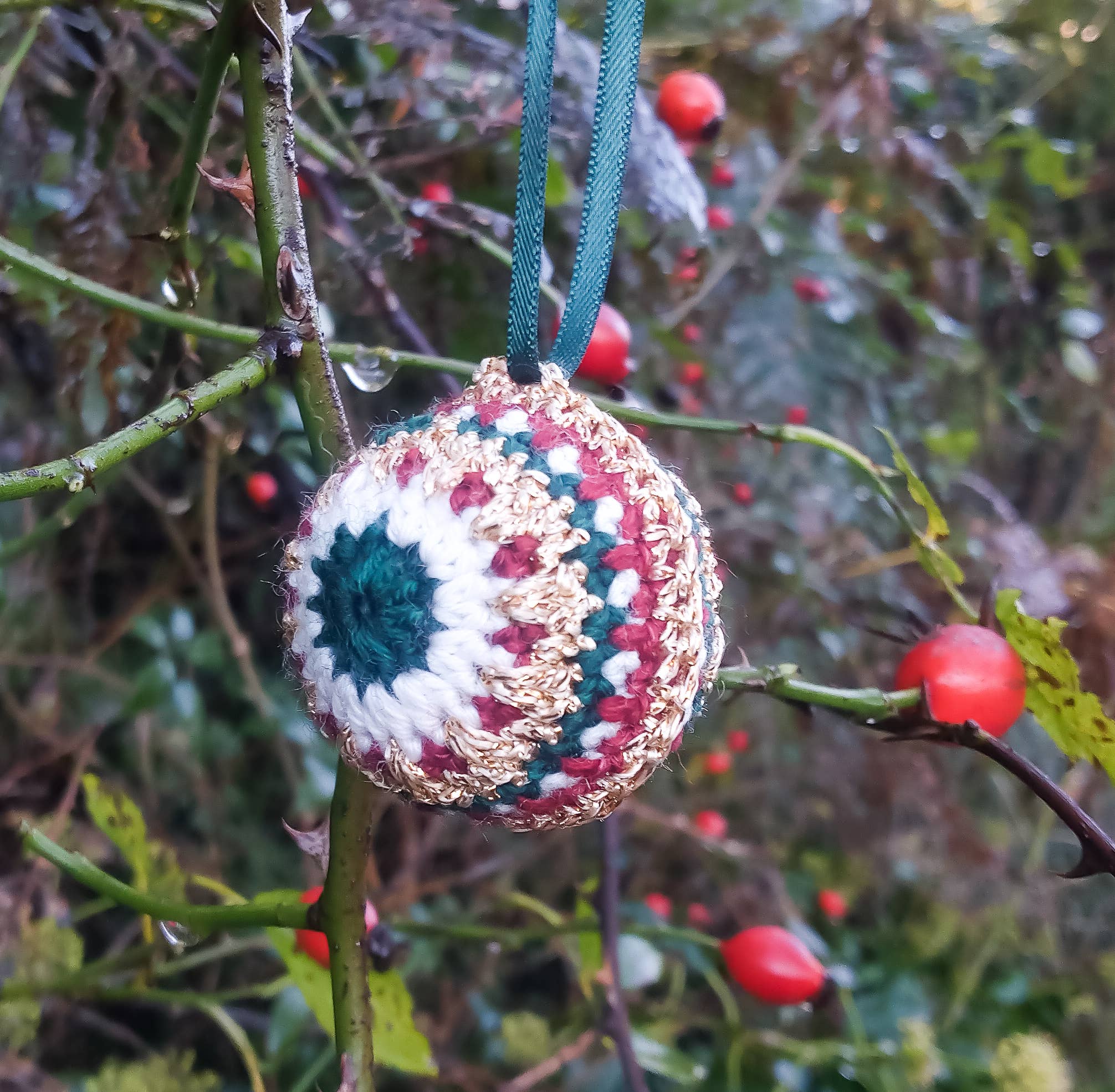 Pineapple Fibre Art – wholesale DIY craft kit – KIT - Crochet Bauble Kit4