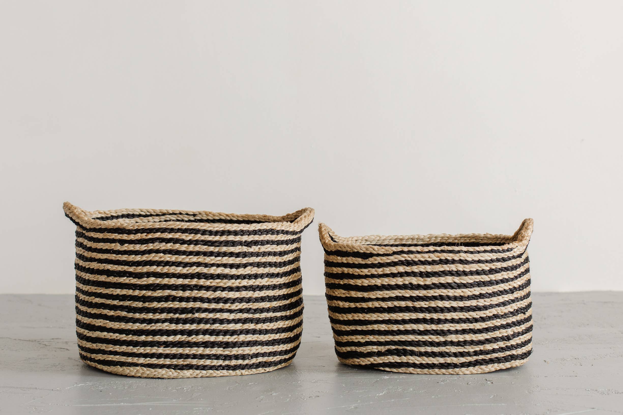Will & Atlas - Vendita all'ingrosso Cestini - Cesto ovale in juta a righe con manico6