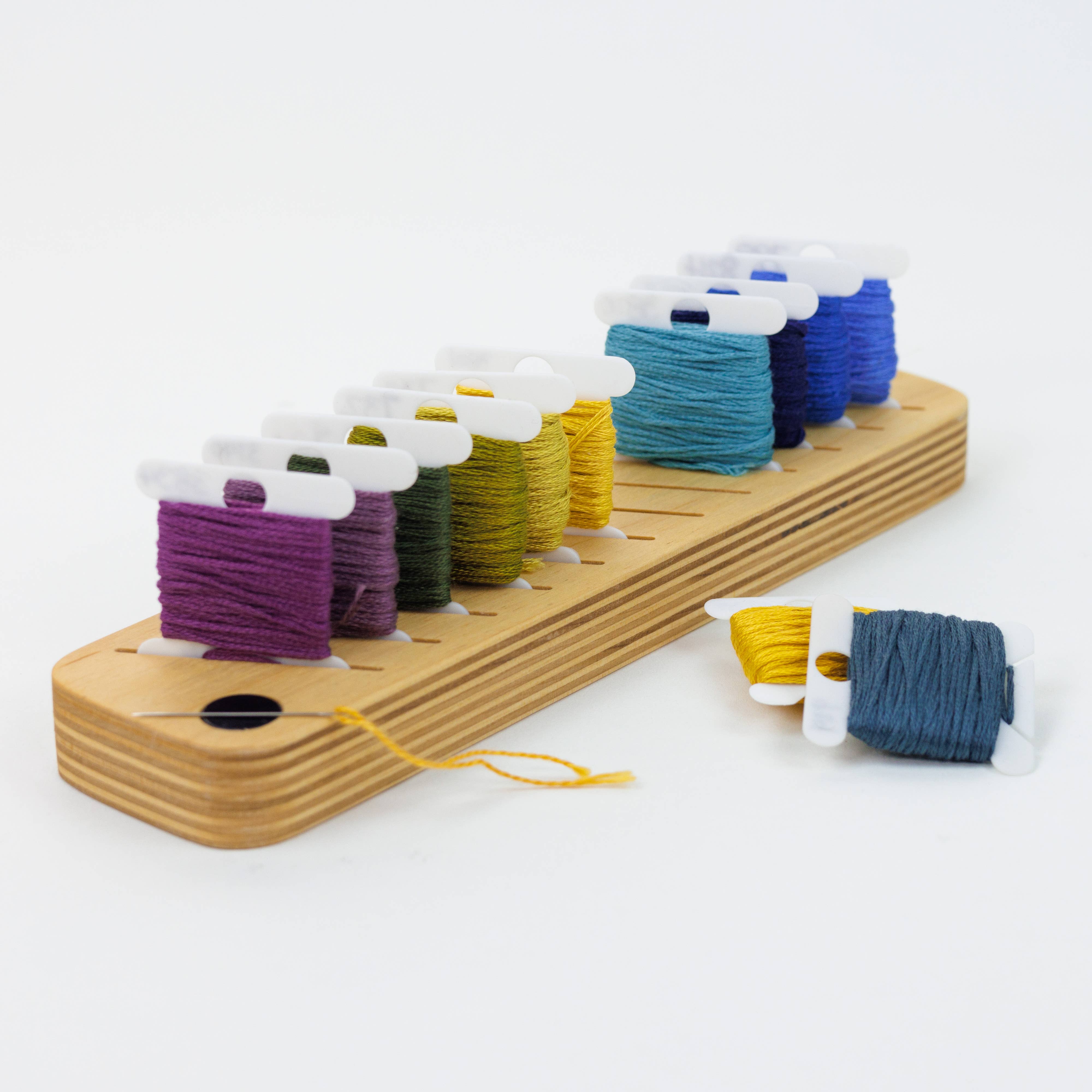 Modern Hoopla – Großhandel Kreuzstich-/Stickzubehör – Starter-Set Original (Rahmen + Halterungen + Garnrollenhalter)1