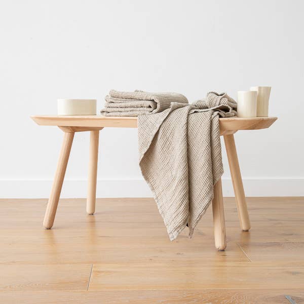 LinenMe – Engroshandel Badehåndklæde – Stor hvidvasket badehåndklæde i hør med vaffelvævning2