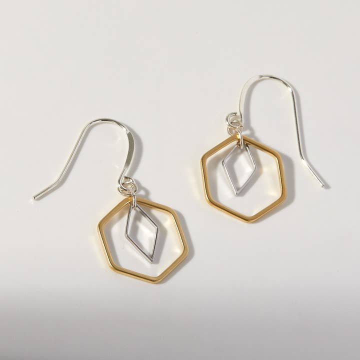 Boucles d'oreilles hexagonales en or et argent « Le Contour » pour la vente par Oh, So Fitting!