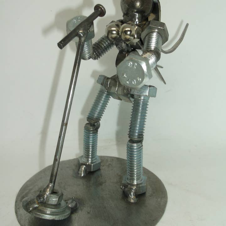 Creations Welded – Großhandel Dekofigur – Sängerin, Metal Bolt Figur, Up Cycled Art, Musiker