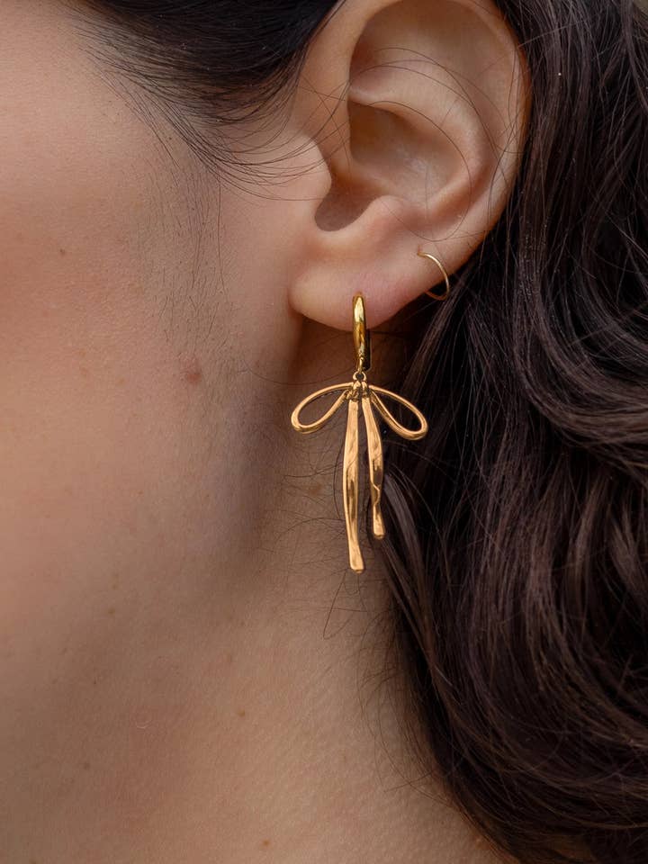 Schlecht bis zum Bogen Creolen in Gold für den Großhandel von Peter and June