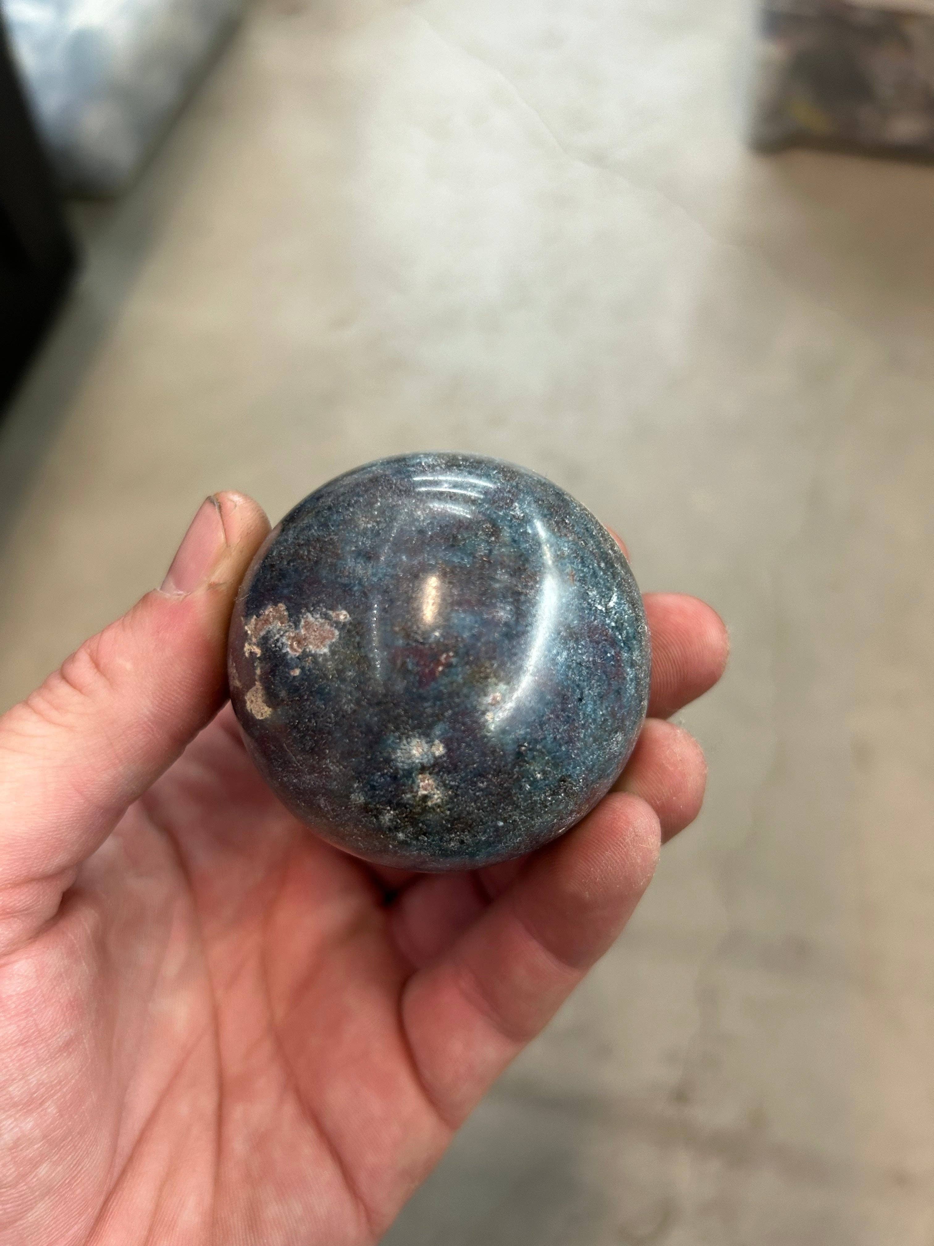 Gemwise - Vendita all'ingrosso Pietra/cristallo spirituale - Sfera in rubino e cianite, lotti da 1 kg