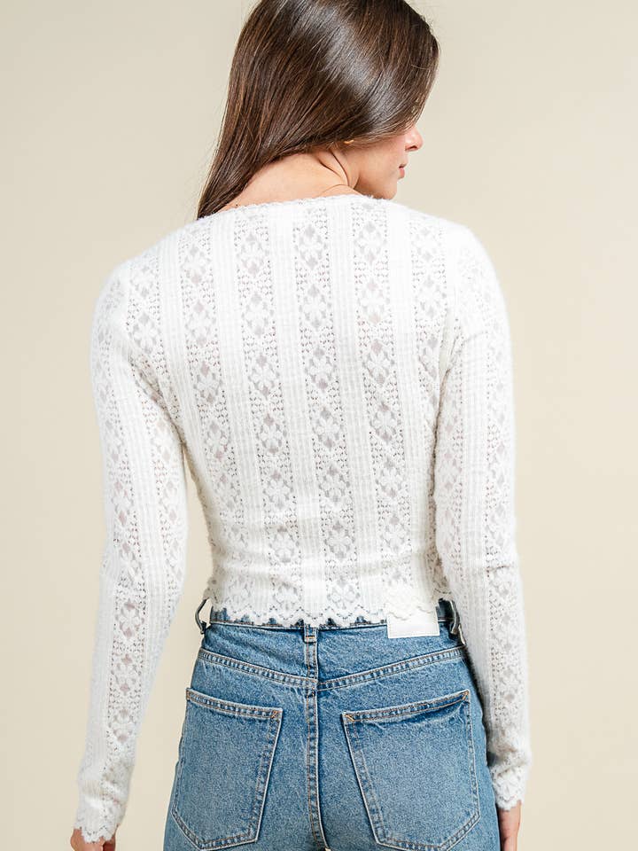 BEIVY & COLLABO - Wholesale Blouse - Women's - BT3345K / FITTED V- NECK LACE L/S TOP
9