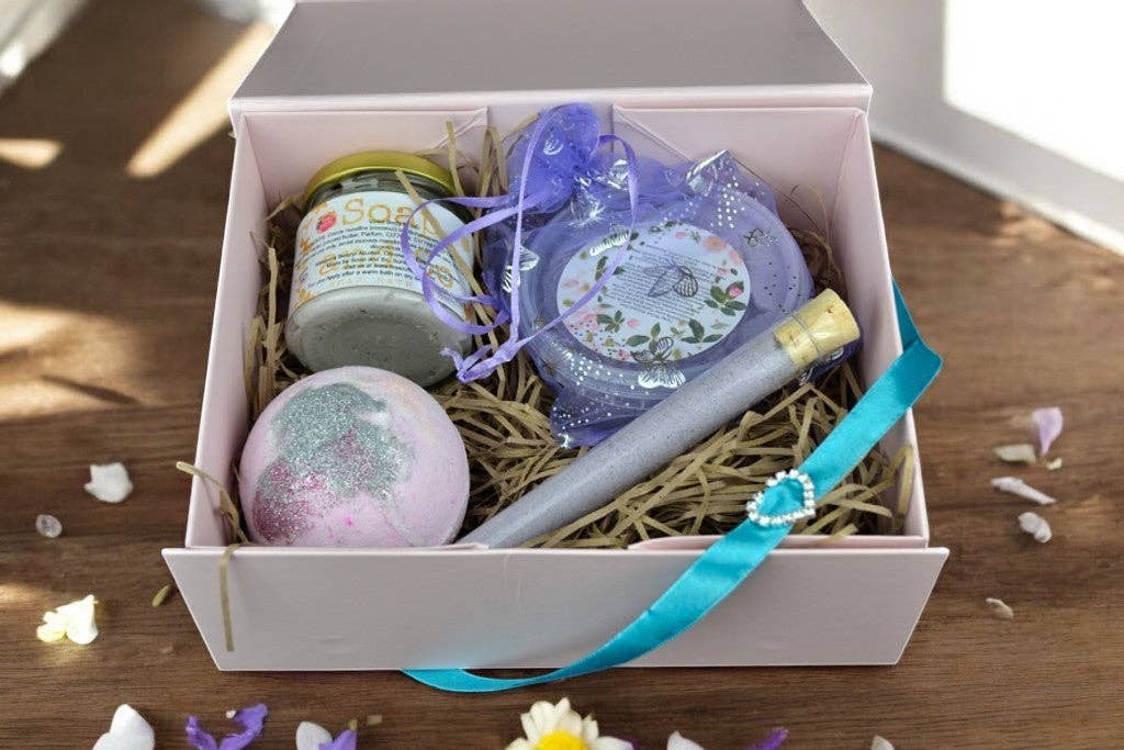 The Stuff I Love - Wholesale Bath & Body Set - Parma Violets Handmade Bath and Beauty Gift Set Containing Bath Fluff, Jumbo Shea Bath Bomb, Body Butter and Bath Dust1