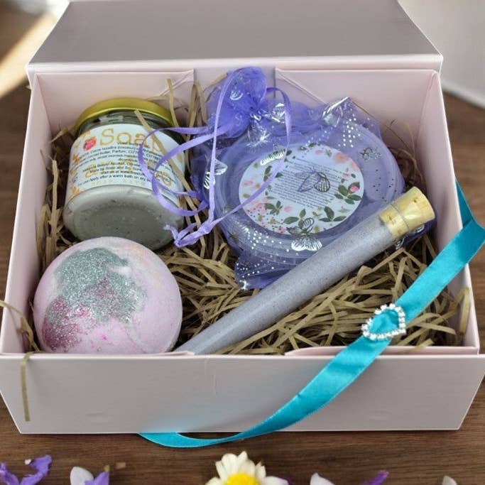 The Stuff I Love - Wholesale Bath & Body Set - Parma Violets Handmade Bath and Beauty Gift Set Containing Bath Fluff, Jumbo Shea Bath Bomb, Body Butter and Bath Dust1