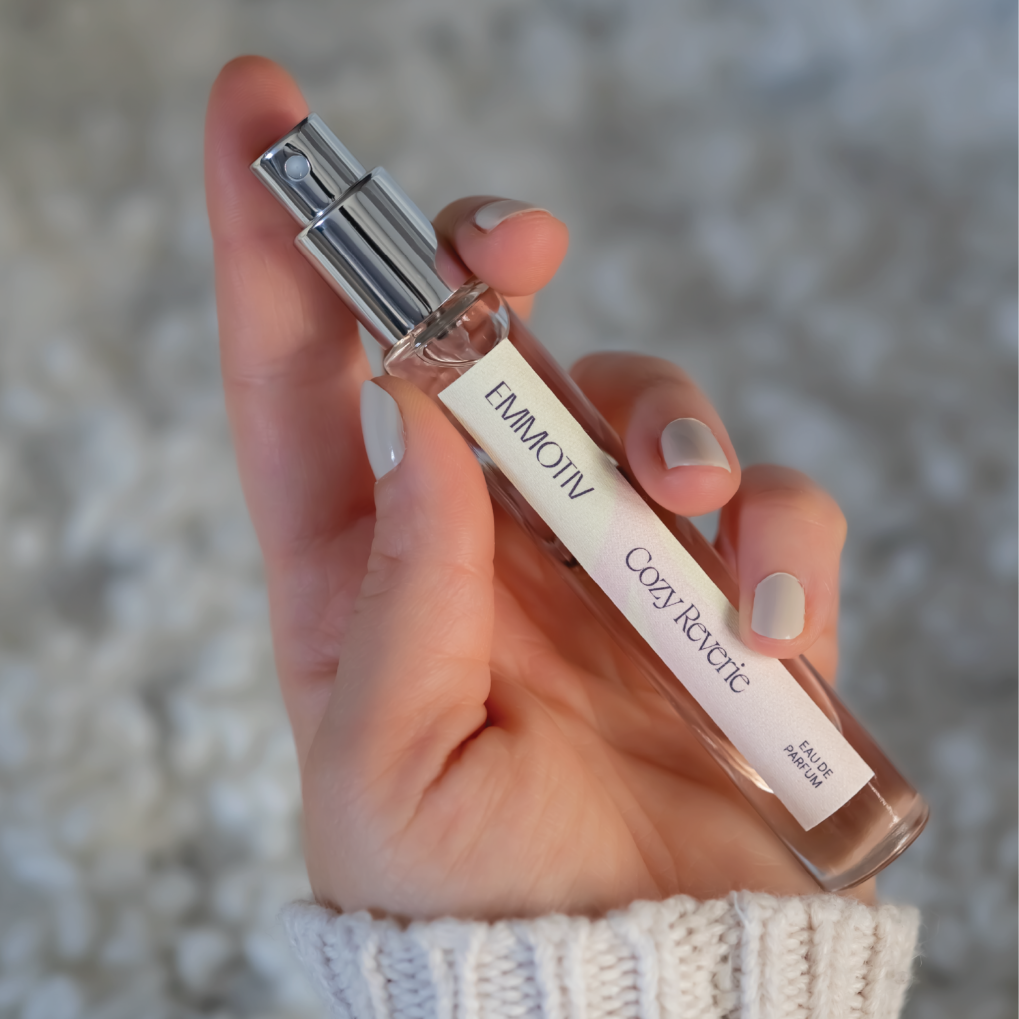 Emmotiv - Wholesale Perfume/Eau de Toilette - Emmotiv Cozy Reverie Eau de Parfum | 8 ML Travel Spray1