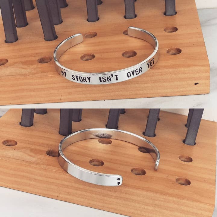 Mein Geschichte Ist Noch Nicht Vorbei Semikolon Armband für den Großhandel von Black Tied