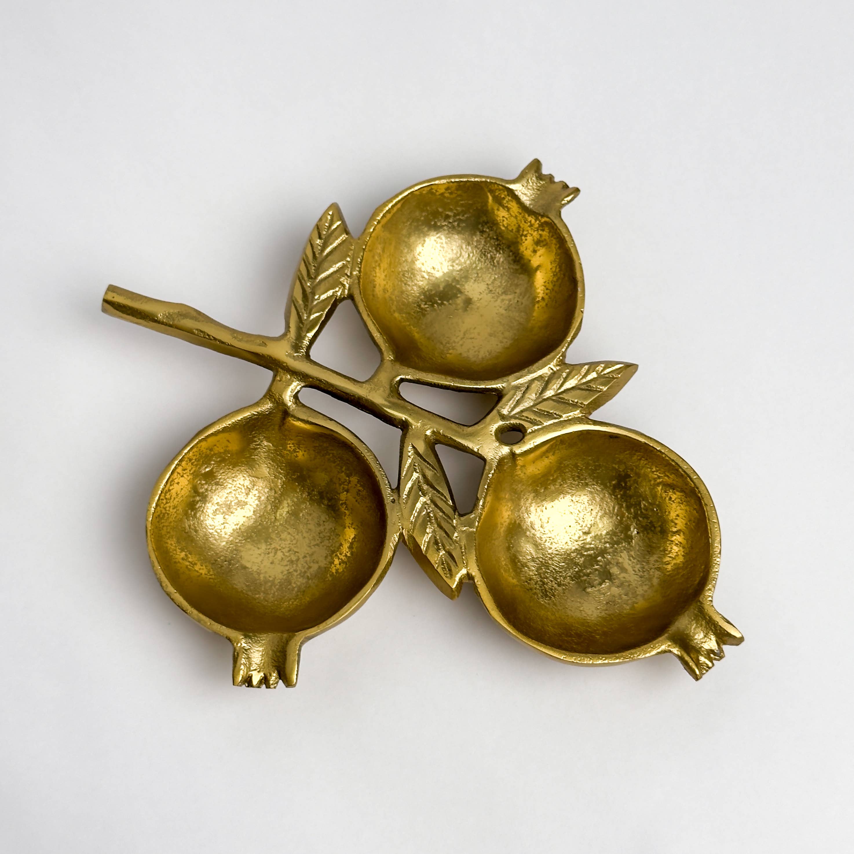 India Handicrafts Inc - Vente Assiettes/plats/bols de décoration - Bols dorés en forme de grenade5