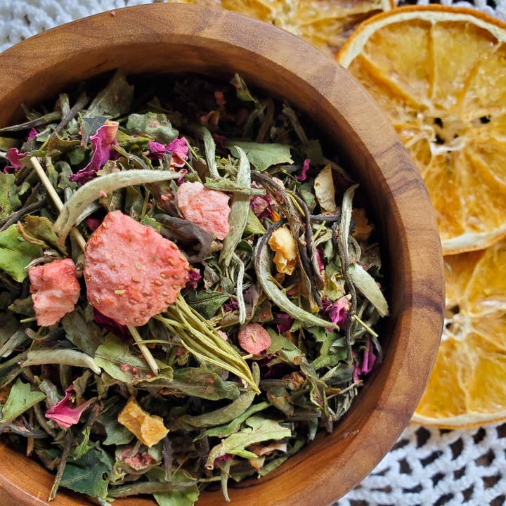 Gnat and Bee - Wholesale Loose Tea - Strawberry Sun | White tea blend