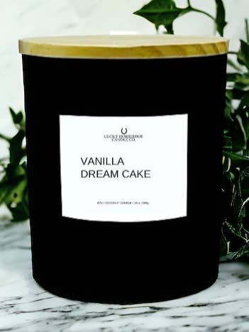 Vela Vanilla Dream Cake, soja y coco, 10 onzas, tarro negro mate para venta al por mayor de Lucky Horseshoe Candle Co.