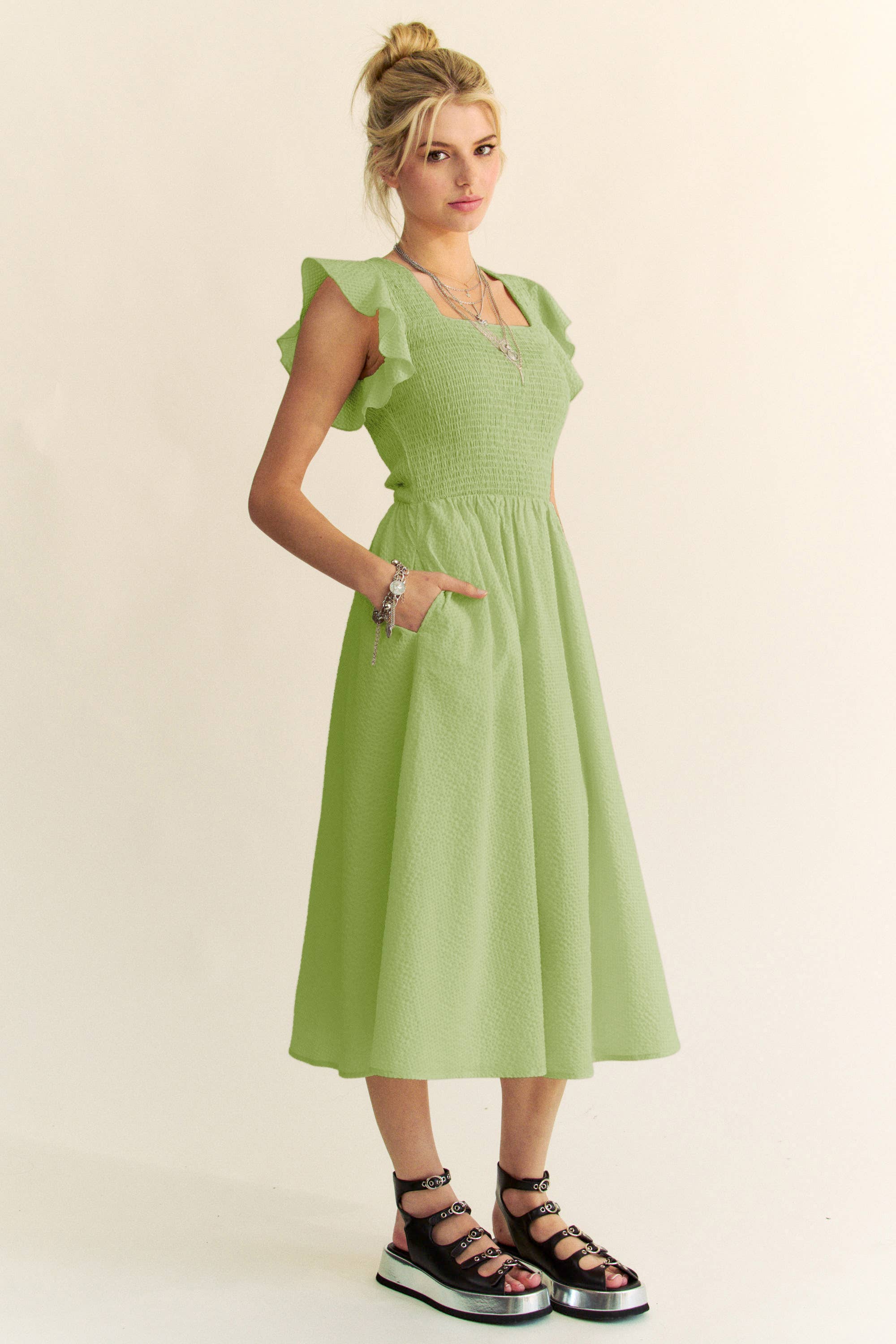 Davi & Dani – wholesale Klänning - Dam – TEXTURERAD VOLANGÄRMAD SMOCKAD MIDIKLÄNNING18