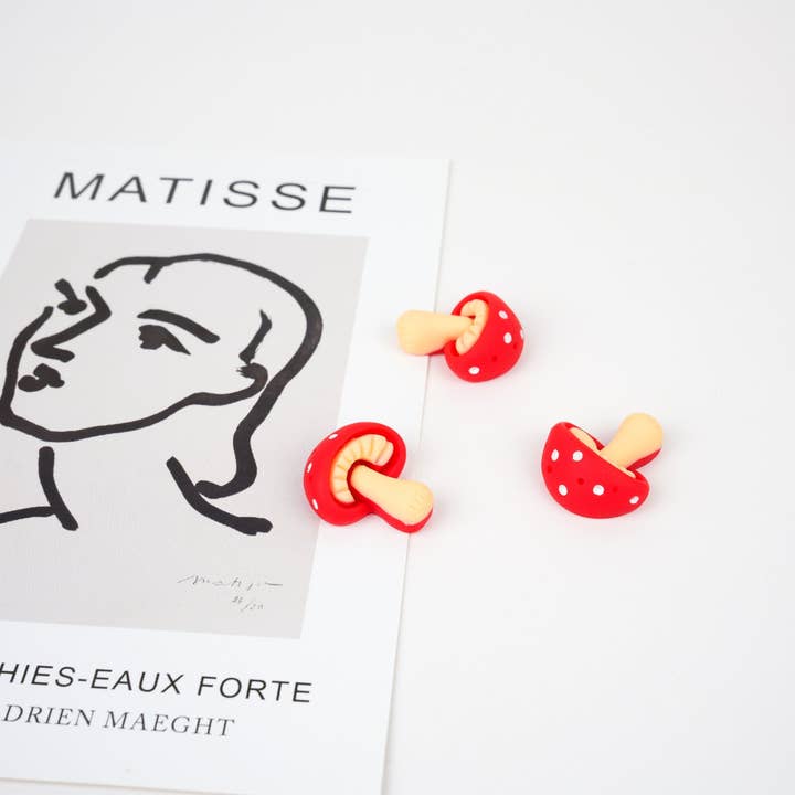 Mini Story Co - Vente Épinglettes/boutons - Épinglette en forme de champignon rouge | Broche unique en forme de mouche en agaric | Accessoire naturel miniature | Cadeau pour les amoureux des champignons | Cadeau en forme de champignon magique9
