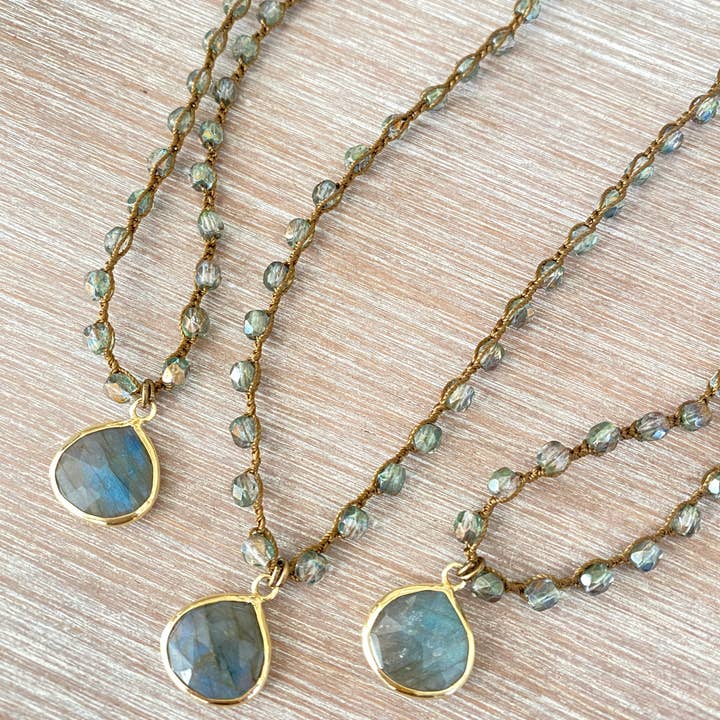 Twist Style - Wholesale Pendant/Charm Necklace - Labradorite Drop Crocheted Necklace In Greenish Blue
