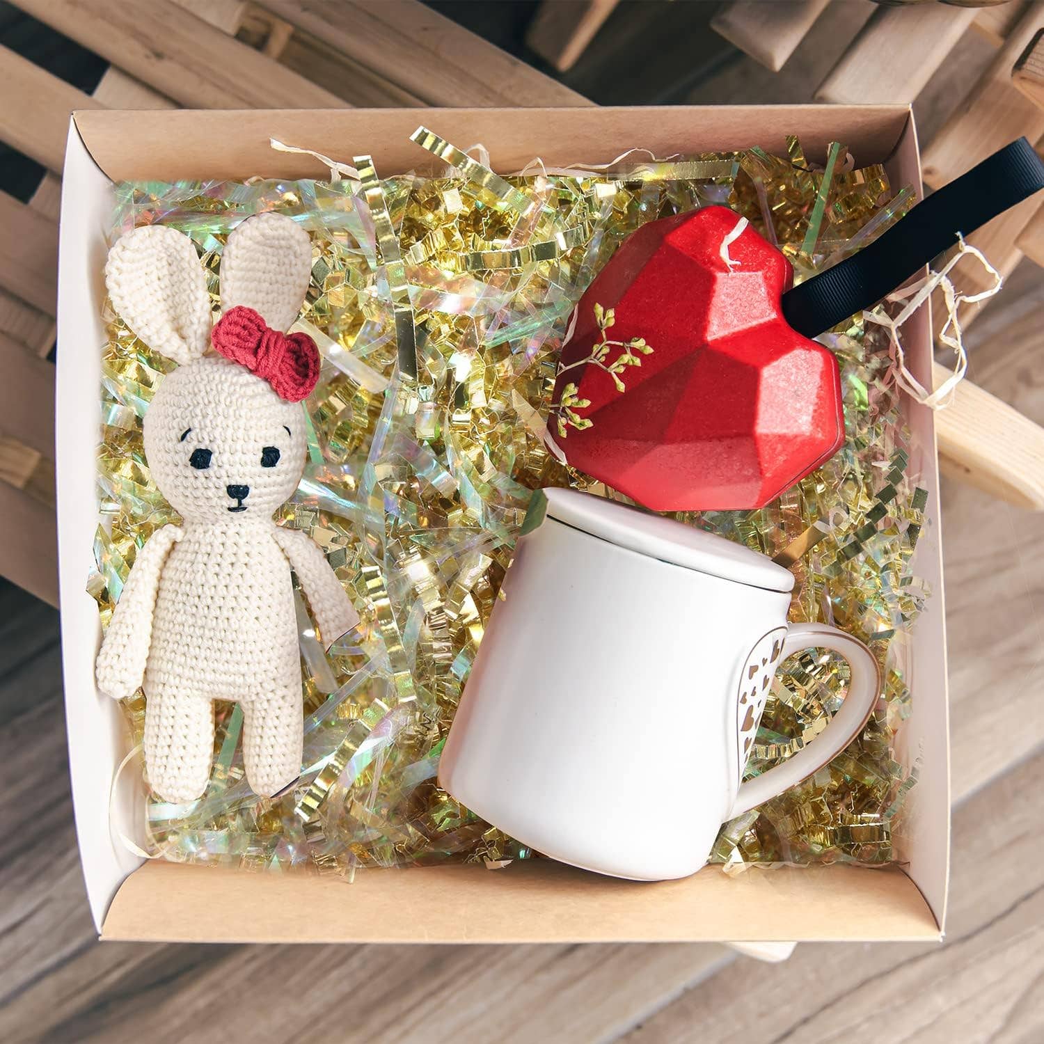 Posh Paper - Wholesale Tissue Paper - Christmas Metallic Gold Crinkle Paper Shredded Gift Basket Filler, 1 LB3