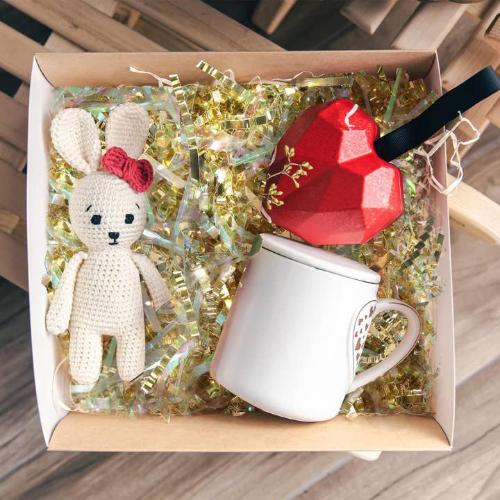 Posh Paper - Wholesale Tissue Paper - Christmas Metallic Gold Crinkle Paper Shredded Gift Basket Filler, 1 LB3