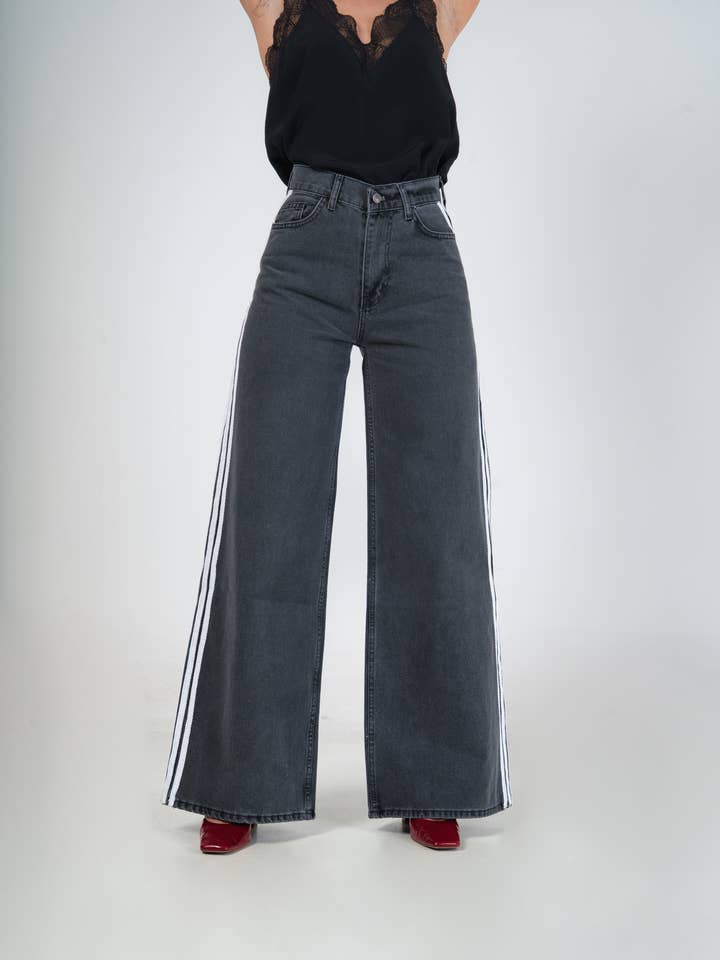 MAXMILA PARIS - Wholesale Pants - Women's - Gray wide-leg jeans with side sport stripes – LEON1