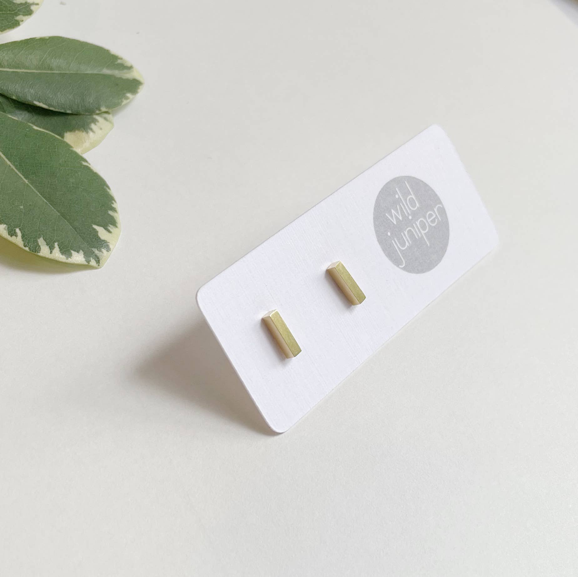 Wild Juniper - Venta al por mayor Pendientes de botón/aretes de poste - Pendientes dorados, hipoalergénicos, con forma de barra pequeña3