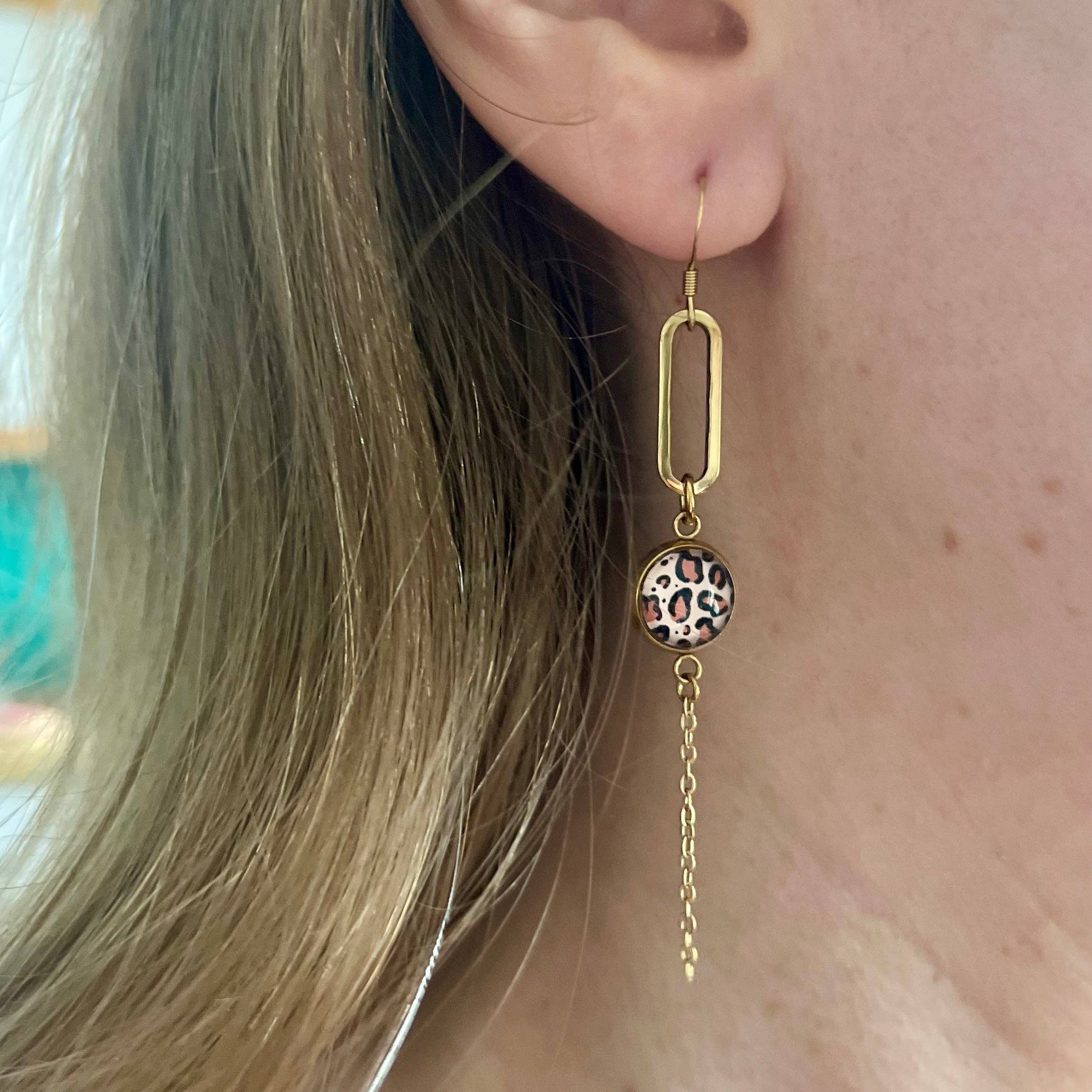 Dans l'Air du Temps Bijoux - Venta al por mayor Pendientes colgantes - Pendientes asimétricos de leopardo1