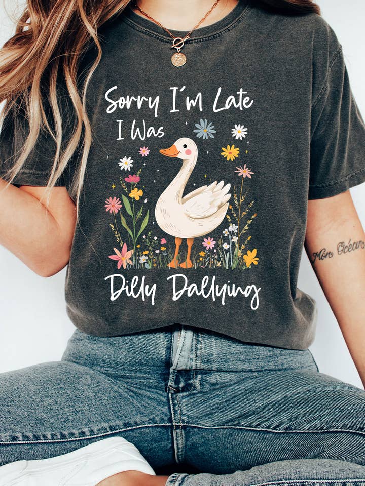 Kissed Apparel - Vendita all'ingrosso Maglietta serigrafata - Donna - Scusa per il ritardo, stavo perdendo tempo Comfort Colors