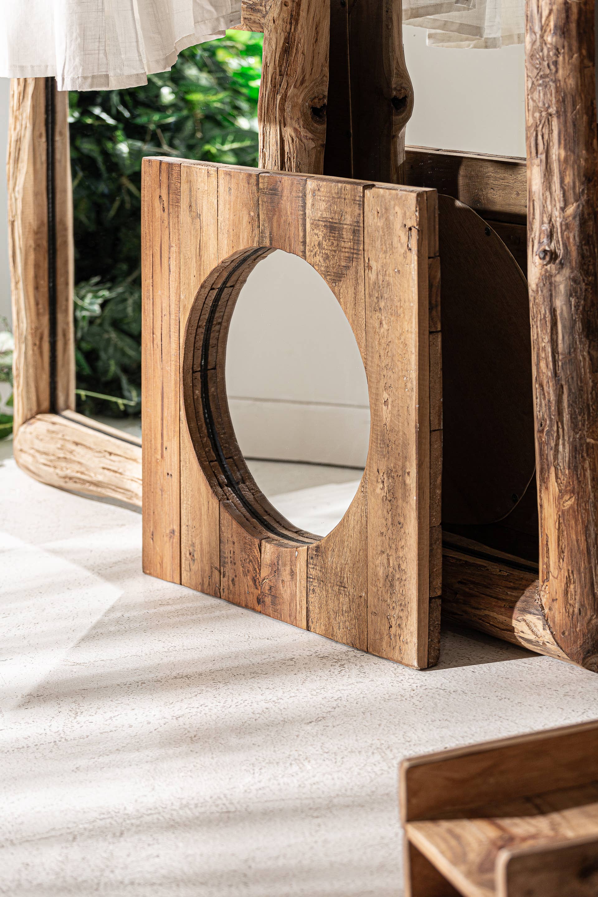 Kodu - Vendita all'ingrosso Specchi da parete - Specchio Akviran, in legno di mogano, naturale, 60X3X60Cm3