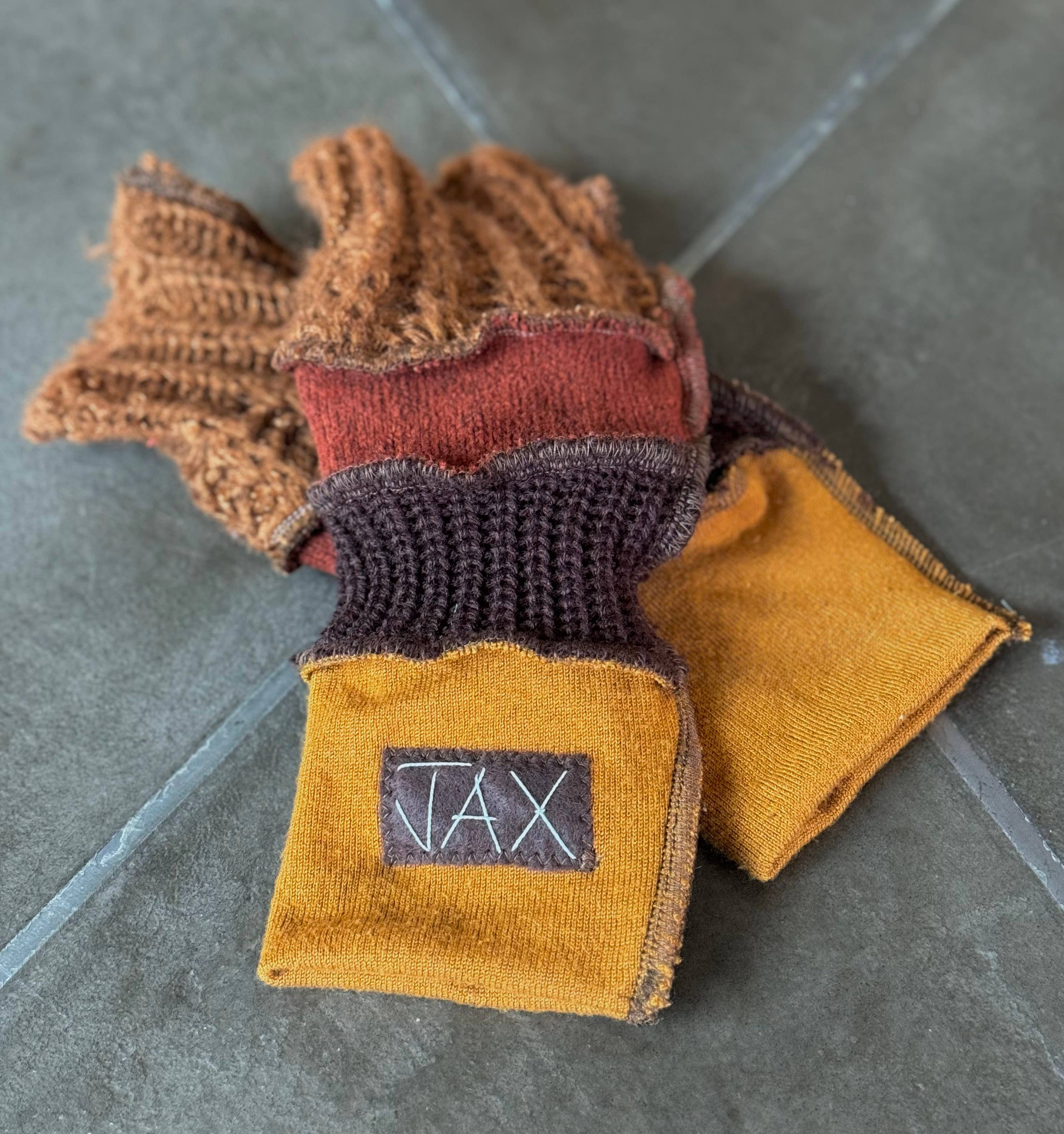 Jax Upcycled - Wholesale Gloves - Unisex - Upcycled Unisex Fingerless Gloves Fall leaves2